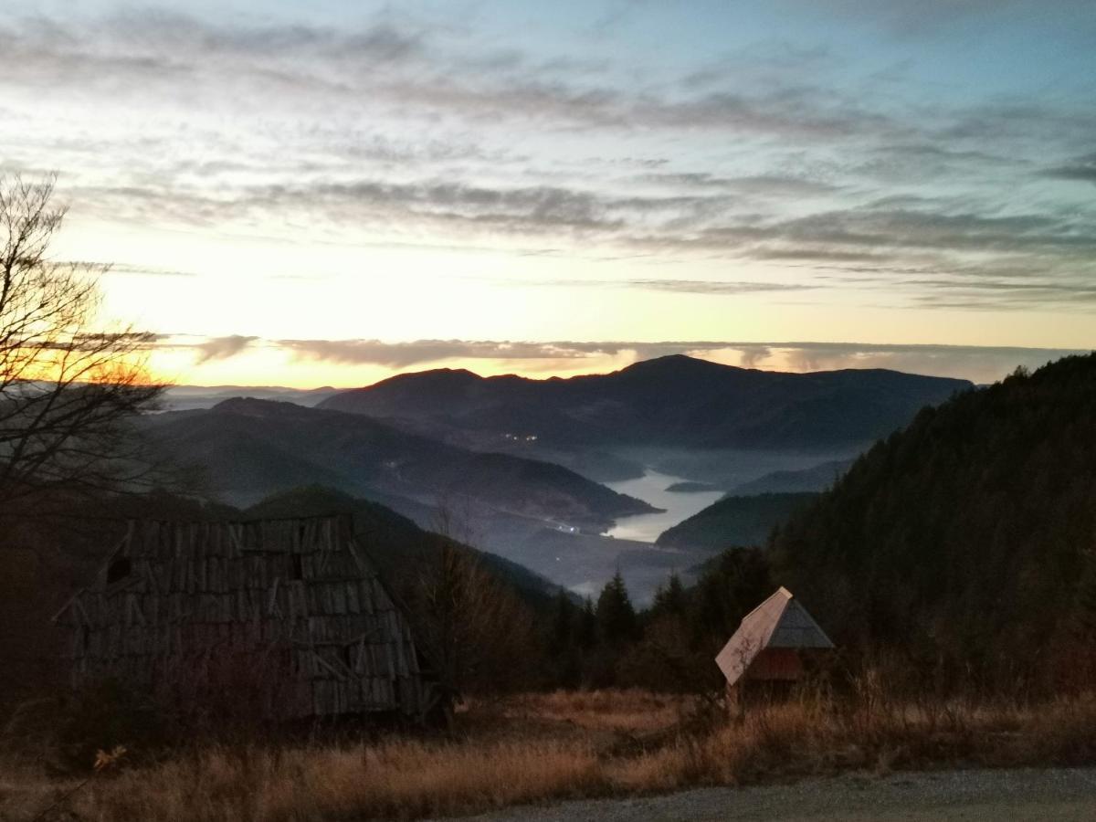 ホテル Carobni Breg モクラ・ゴラ エクステリア 写真